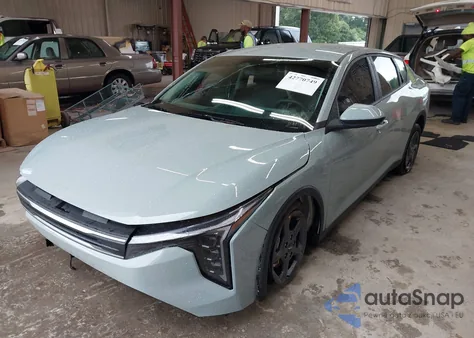 2025 Kia K4 Lxs из США, поврежденный, VIN 3KPFT4DE3SE135076